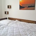 Apartament 8 *